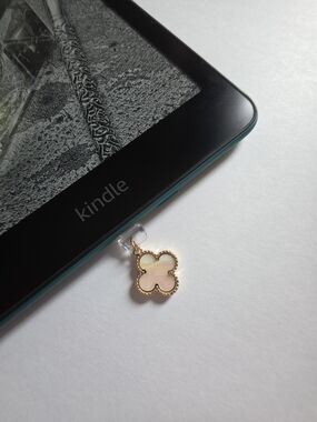 White Pearl Dust Plug Charm For Kindle